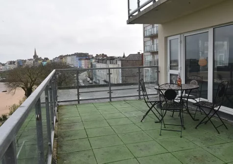 The balcony & alfresco dining area at Croft Court 46, Tenby