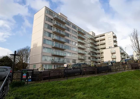 Croft Court 46 is situated on the flourth floor of a block of holiday apartments & offers stunning sea views