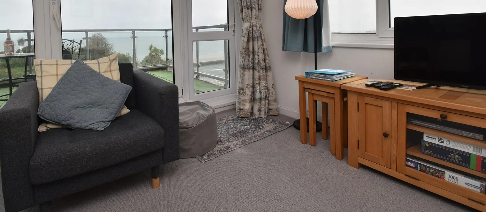 Croft Court 46, Tenby is a charming fourth-floor apartment with stunning sea views & a large balcony, just 300 metres from North Beach. Featuring a cosy twin bedroom, well-equipped kitchen, and lift access, it's perfect for exploring Pembrokeshire.