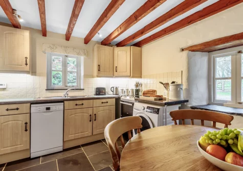 The kitchen & dining area at Cwm Bach, Dinas