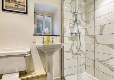 The shower room at Cwm Bach, Dinas