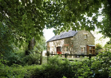 Outside Cwm Bach, Dinas