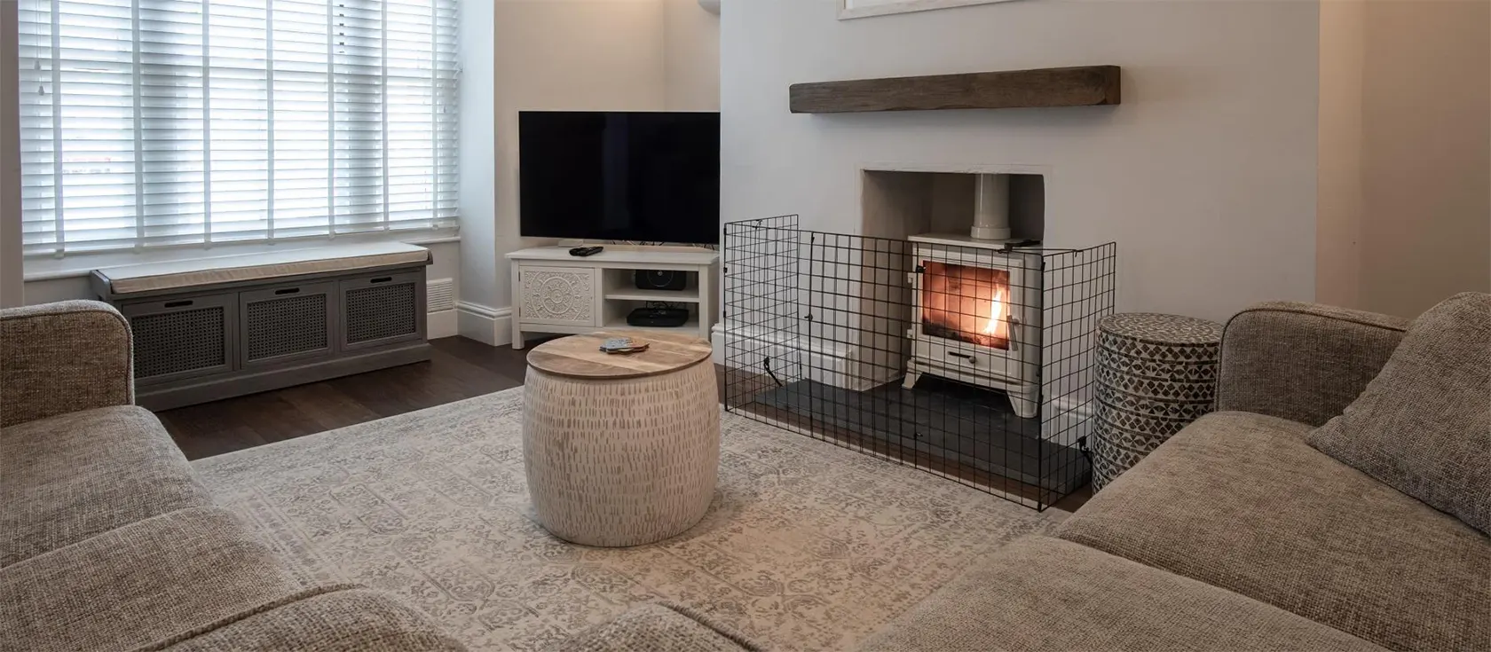 Daisy Cottage, Tenby is a pretty little property with a traditional facade, comfortable modern interior and lovely outside space. Three cosy bedrooms promise peaceful nights, while the lounge with its log fire is the perfect spot for chilly evenings.