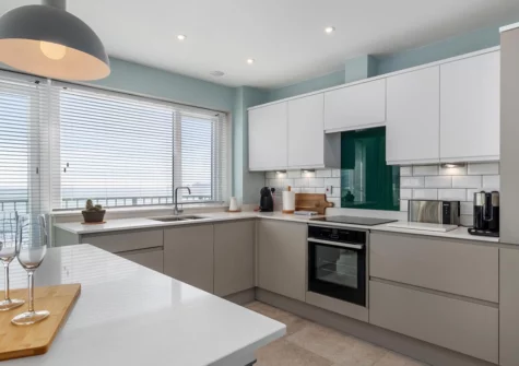 The kitchen at Dolphins Apartment, Saundersfoot