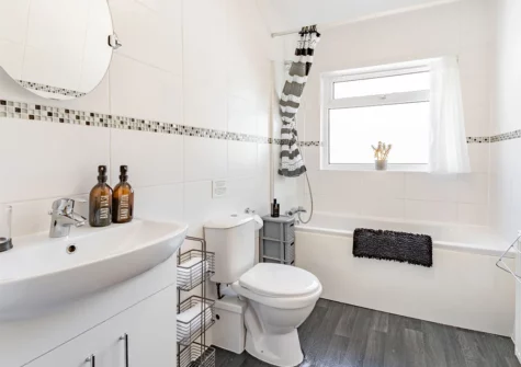 The bathroom at Dringarth, Tenby