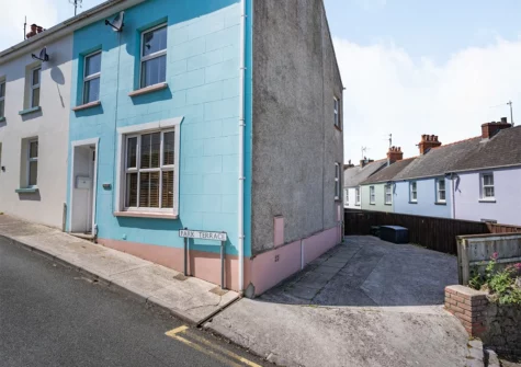 Outside Dringarth, Tenby