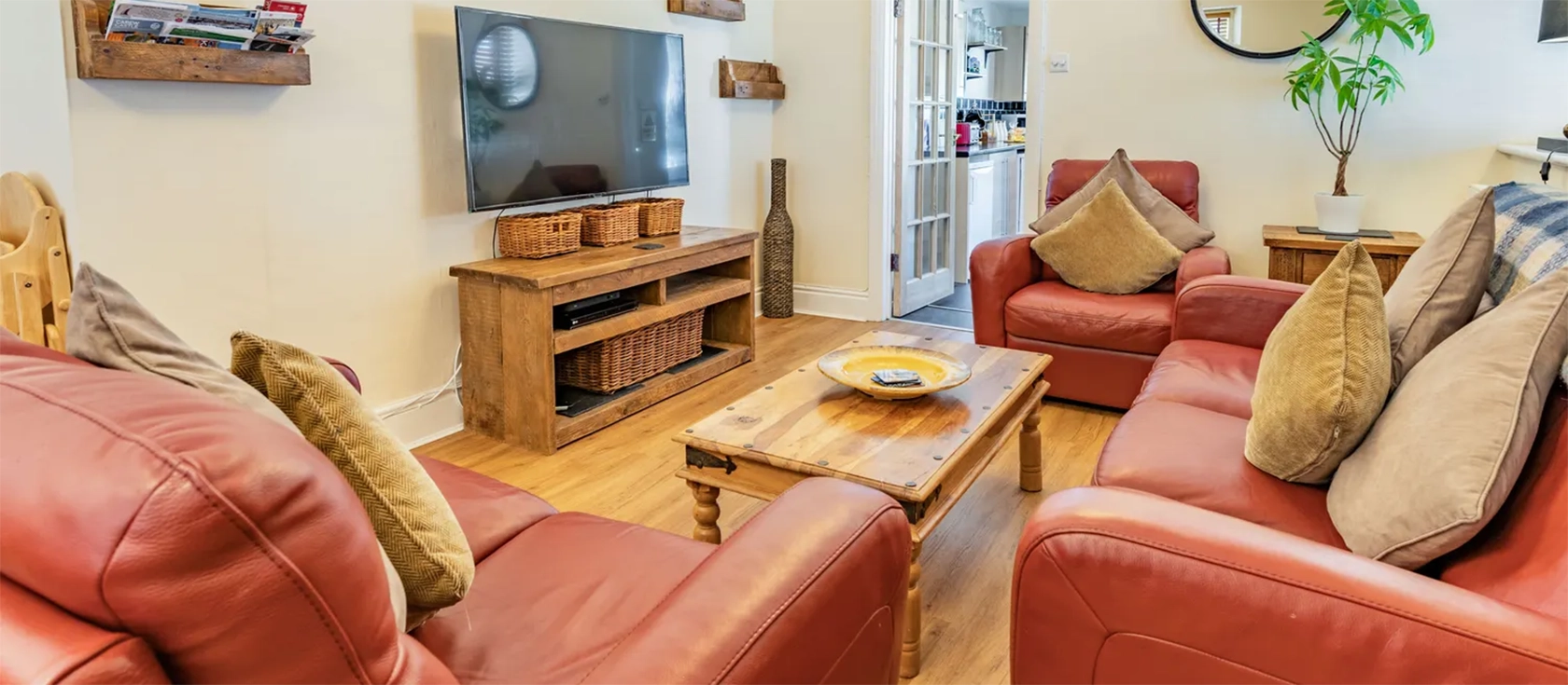 With a comfortable living area, a well-equipped kitchen, and an enclosed garden with a barbeque Drangarth, Tenby is a colourful townhouse that's a perfect place to spend a memorable family holiday in West Wales & an ideal base for exploring the area.