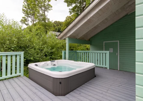 The wrap-around veranda & hot tub at Everwyn Lodge, Penally