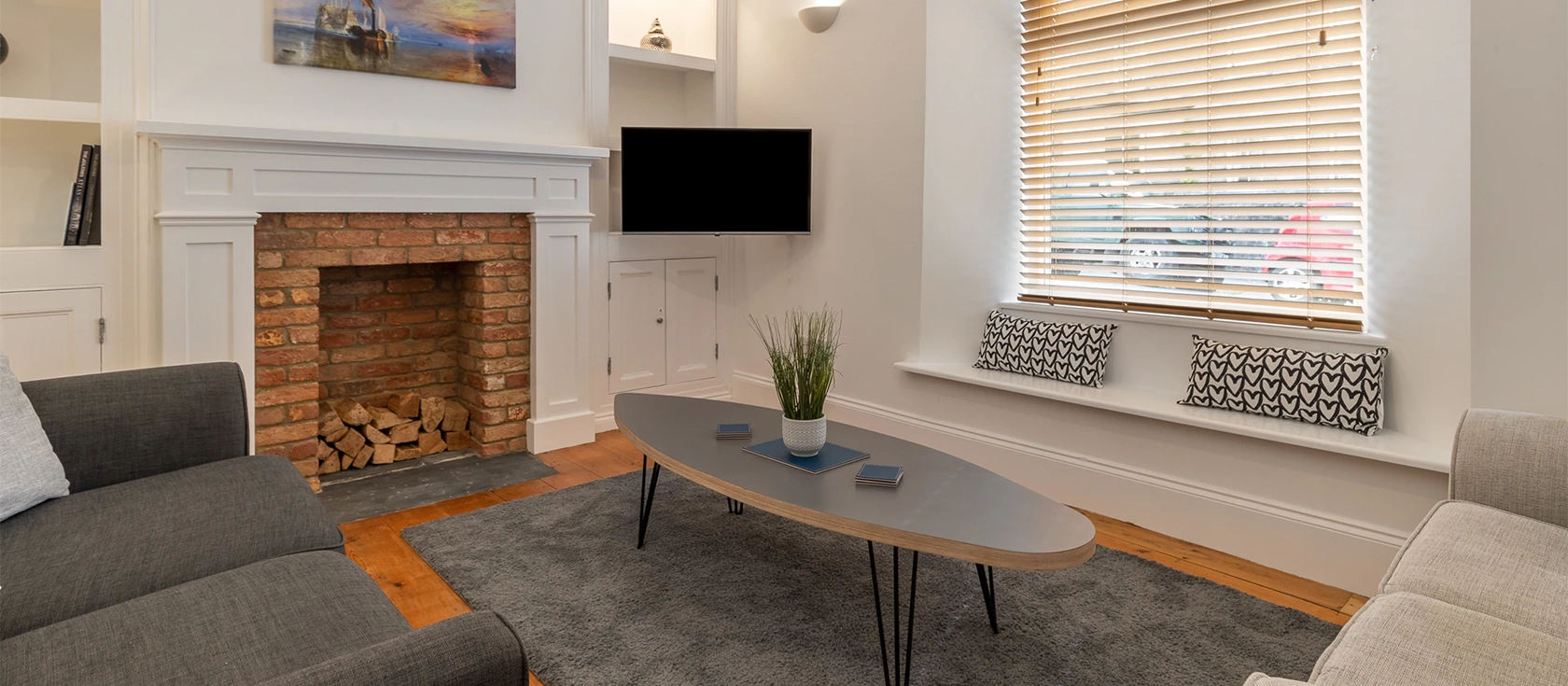 Falcon House, Pembroke Dock is a charming 3-bedroom cottage with a hidden basement, large garden, and modern amenities, ideal for families. It's ideally situated to explore the local attractions of Pembroke's historic town and spectacular beaches.