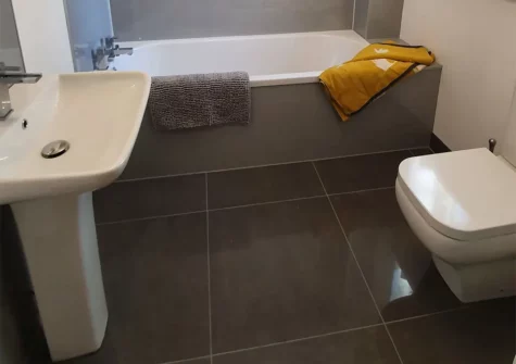 The bathroom at Galwad y Mor, Saundersfoot