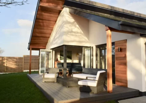 The patio & garden at Galwad y Mor, Saundersfoot