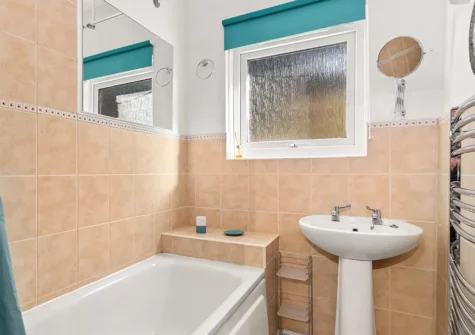 The bathroom at Glenvale, Saundersfoot