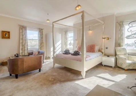 Bedroom #5 at Globe House, Angle