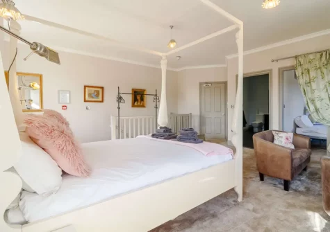 Bedroom #5 at Globe House, Angle