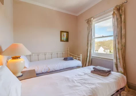 Bedroom #5 at Globe House, Angle