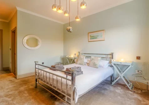 Bedroom #6 at Globe House, Angle