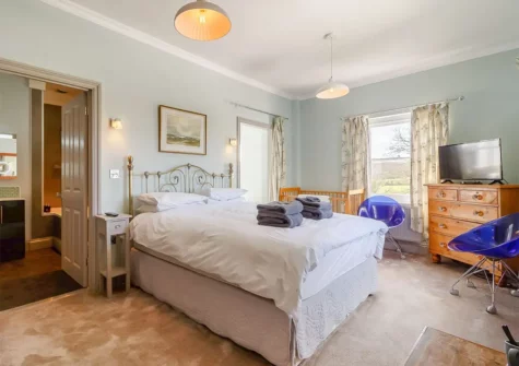 Bedroom #8 at Globe House, Angle