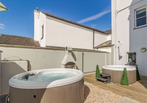 The hot tubs at Globe House, Angle