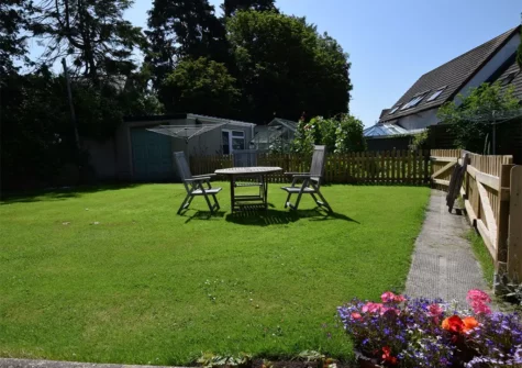 The garden & alfresco dining area at Green Gables Lodge, Pembroke