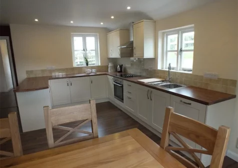 The kitchen & dining area at Gwyddno Lodge, Princes Gate