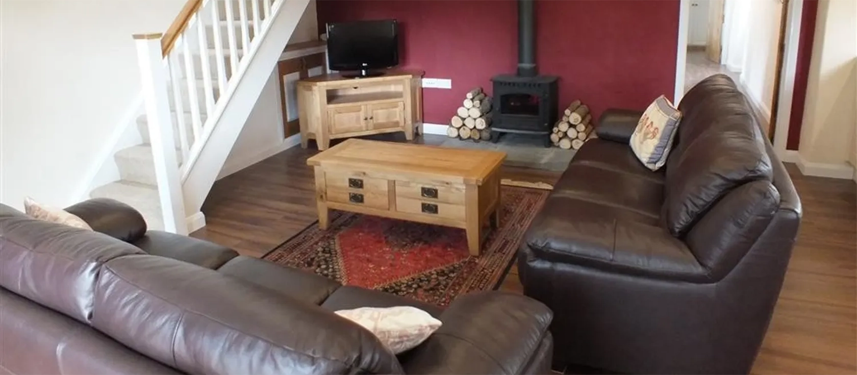 Gwyddno Lodge, Princes Gate is a beautiful barn conversion in a lovely rural location. This spacious property sleeps six in three generous bedrooms - two on the ground floor - and has an open-plan living area with a wood burner and a patio garden.