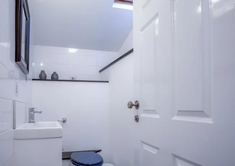 Bedroom #2 en-suite at Gwynne House, Tenby