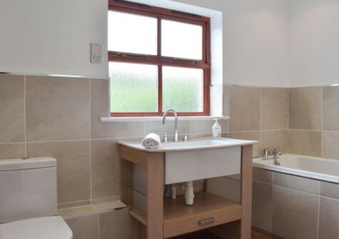 First floor bathroom at Hafan Dawel, Stepaside