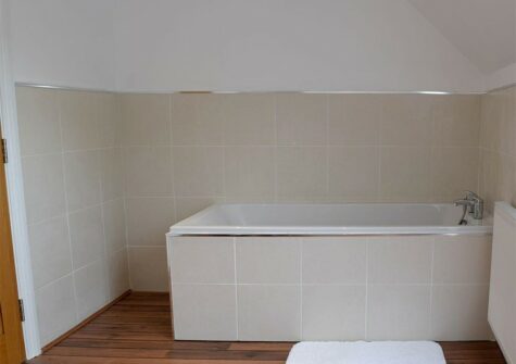 Second floor bathroom at Hafan Dawel, Stepaside