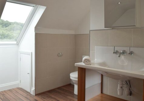 Second floor bathroom at Hafan Dawel, Stepaside