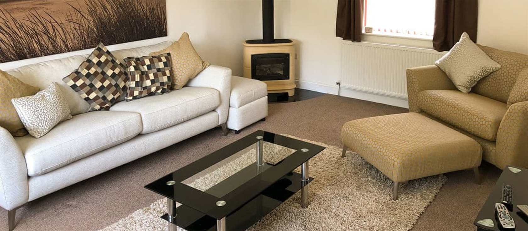 Hafan Dawel, Stepaside is a modern six bedroom four bathroom detached house with rural views. The huge gourmet kitchen has a wine fridge, island & bifold doors onto BBQ terrace. Sitting room with Xbox & 50" Sky TV. One mile to beach, shops & restaurants.