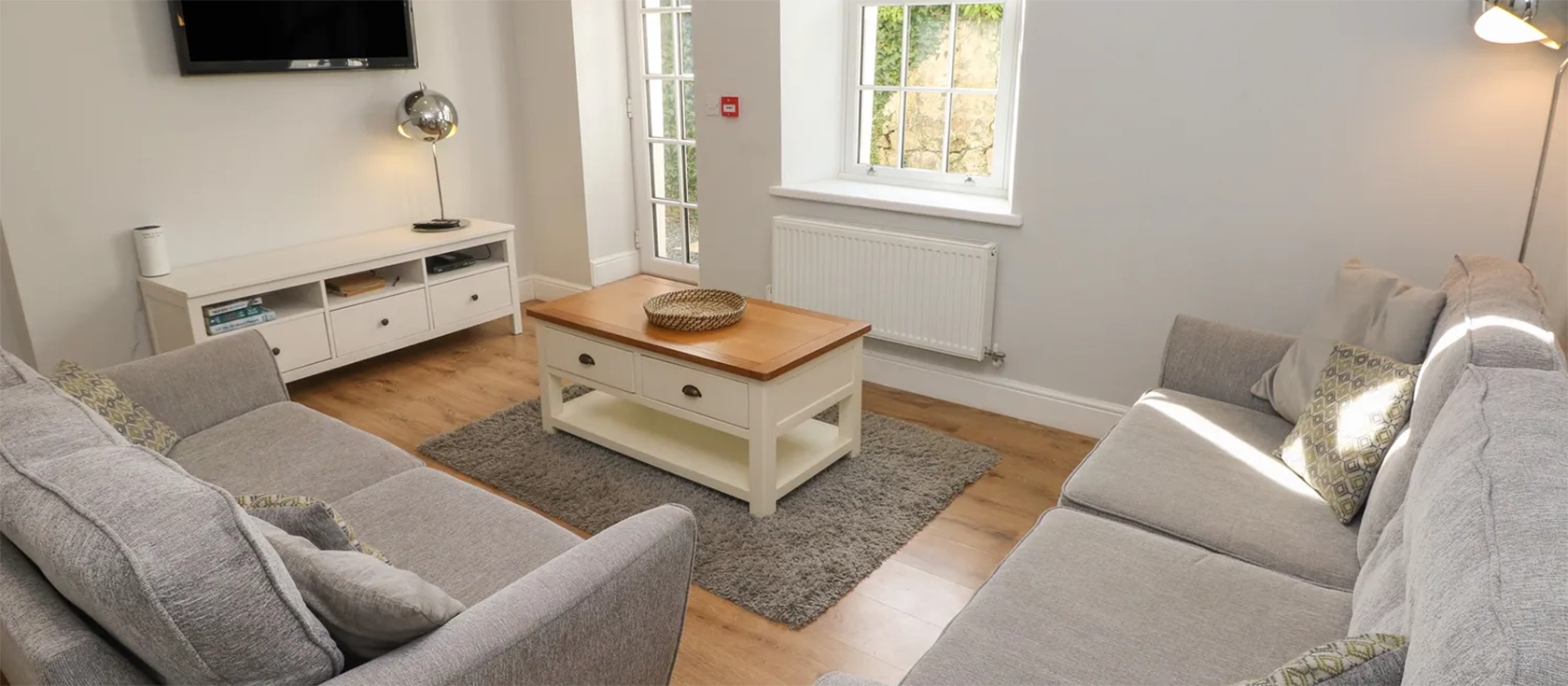 Harbour Beach at Hideaway, Tenby is a cosy retreat tucked away from the hustle and bustle of urban life. Close to leading attractions such as beaches and parks and designed to provide a balance between tranquillity and adventure with a homely feel.