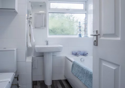 The bathroom at Harbour Court, Saundersfoot
