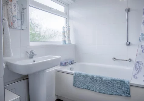 The bathroom at Harbour Court, Saundersfoot