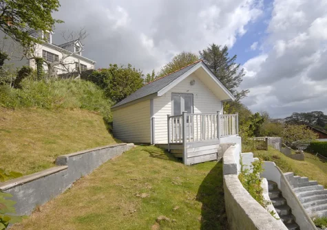 The summer house & garden at Haven View, Llanstadwell