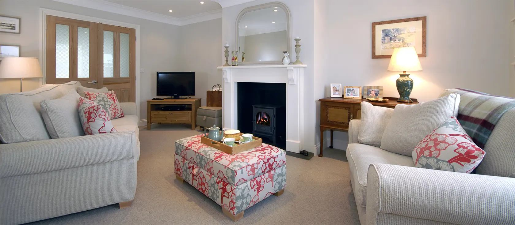 Haven View, Llanstadwell is a modern three bedroom two bathroom coastal home with superb waterway views. Huge kitchen diner & well furnished sitting room with stove. Steps lead to garden summer house for reading, BBQs & watching boats. Walk to pub.