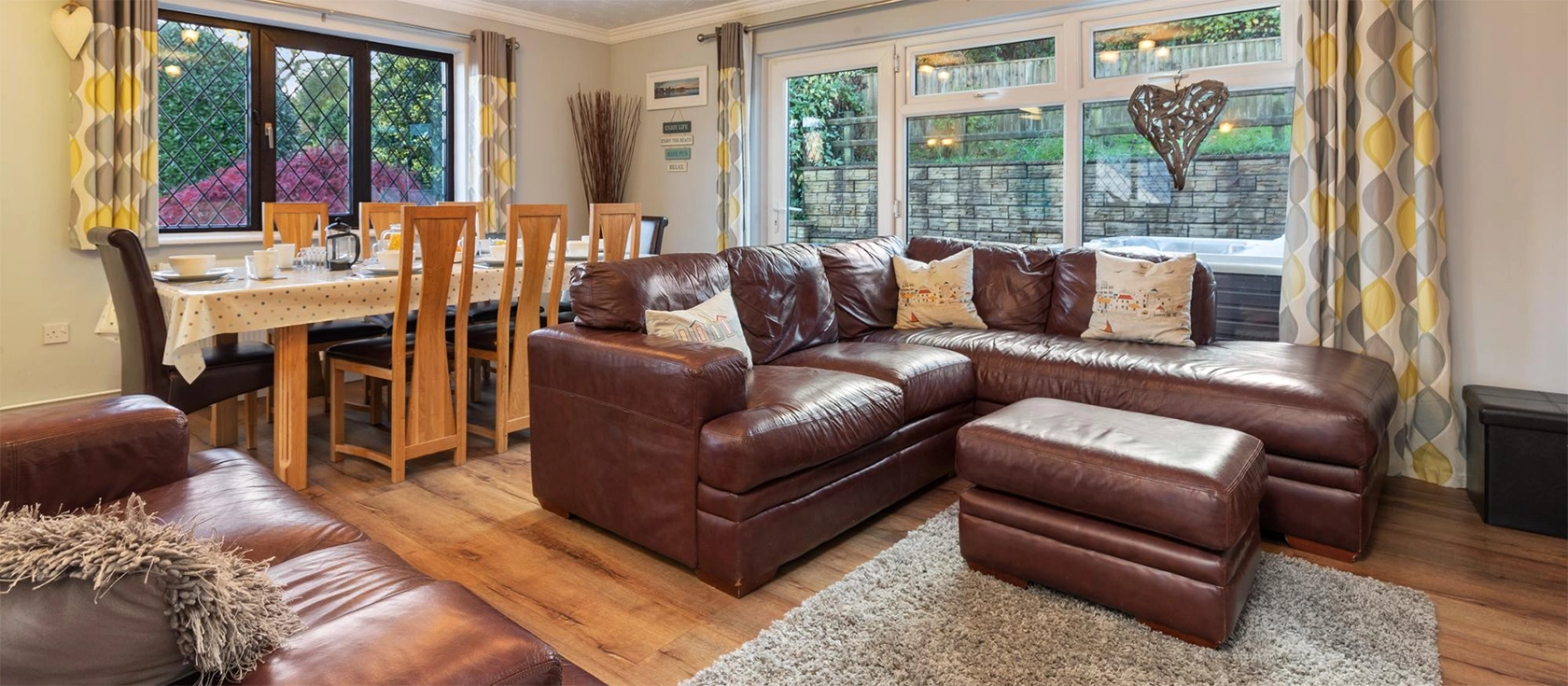 Hazelglade Cottage, Saundersfoot is a charming 4-bedroom cottage with a hot tub and games room, ideal for family holidays near the beach and village. Just a 5-minute walk through a level footpath, explore its harbour, shops, pubs, and restaurants.
