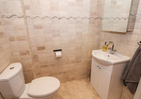 Bedroom #1 en-suite at Hideaway House at The Hideaway, Tenby