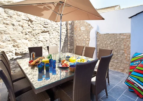 The courtyard & alfresco dining area at High House, Tenby
