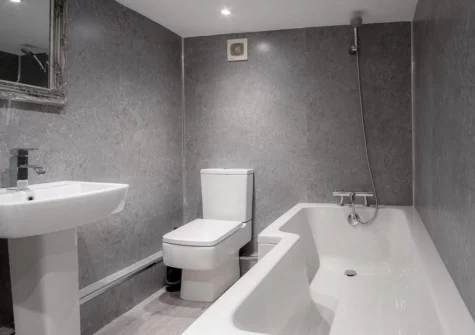 The bathroom at Ivy Cellar, Tenby