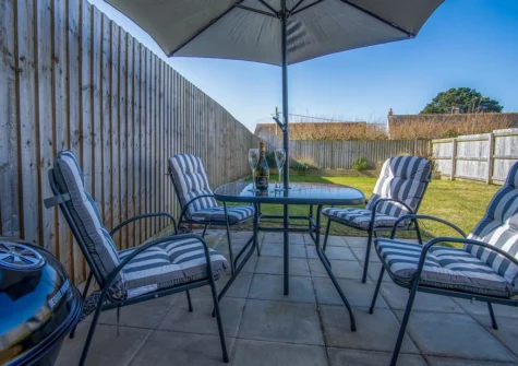 The patio, barbecue & alfresco dining area at Johnny's Cove, New Hedges