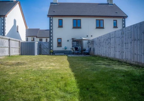 The patio & garden at Johnny's Cove, New Hedges