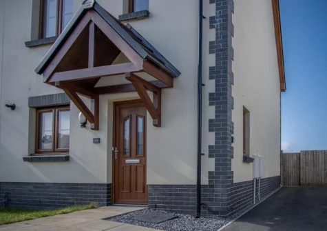 Outside Johnny's Cove, New Hedges