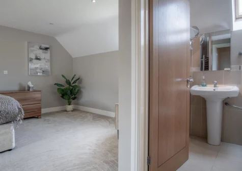 Bedroom #1 & en-suite at Knights Rest, Princes Gate