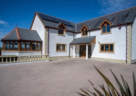 Outside Knights Rest, Princes Gate