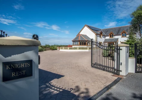 Outside Knights Rest, Princes Gate