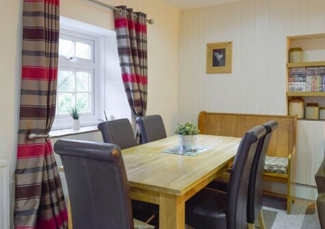 The dining area at Lake Cottage, Ivy Court Cottages, Llys-Y-Fran