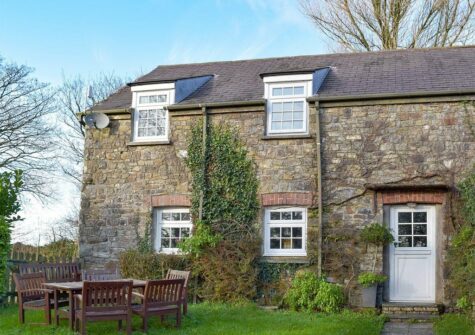 Lake Cottage, LLys-Y-Fran is a traditional three bedroom stone cottage for six with homely accommodation including a log burner in the open-plan living/dining room. Onsite amenities include a heated indoor pool, tennis & playground. Close to lake walks.