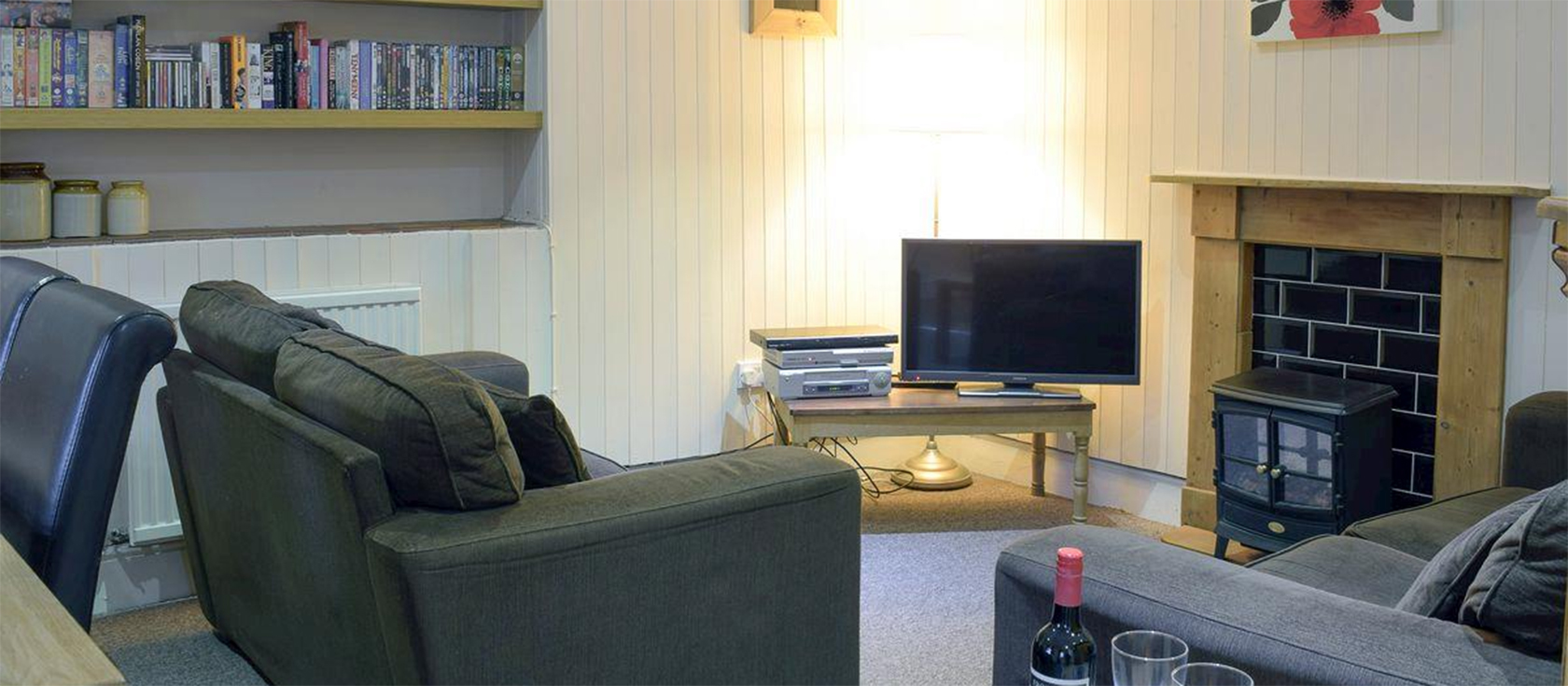 Lake Cottage, LLys-Y-Fran is a traditional three bedroom stone cottage for six with homely accommodation including a log burner in the open-plan living / dining room. Onsite amenities include a heated indoor pool, tennis & playground. Close to lake walks.