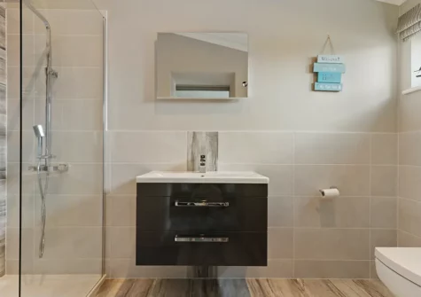 Bedroom #1 en-suite at Land Of My Fathers, Penally Grange, Penally