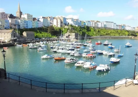 Laston House 2 is located on the pier overlooking North Beach, Carmarthen Bay and Tenby's picturesque harbour